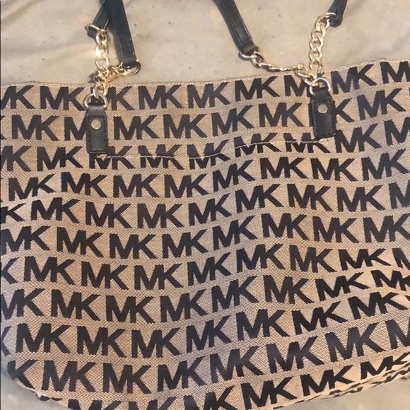 Authentic MK bag , medium tote bag - Picture 2 of 3